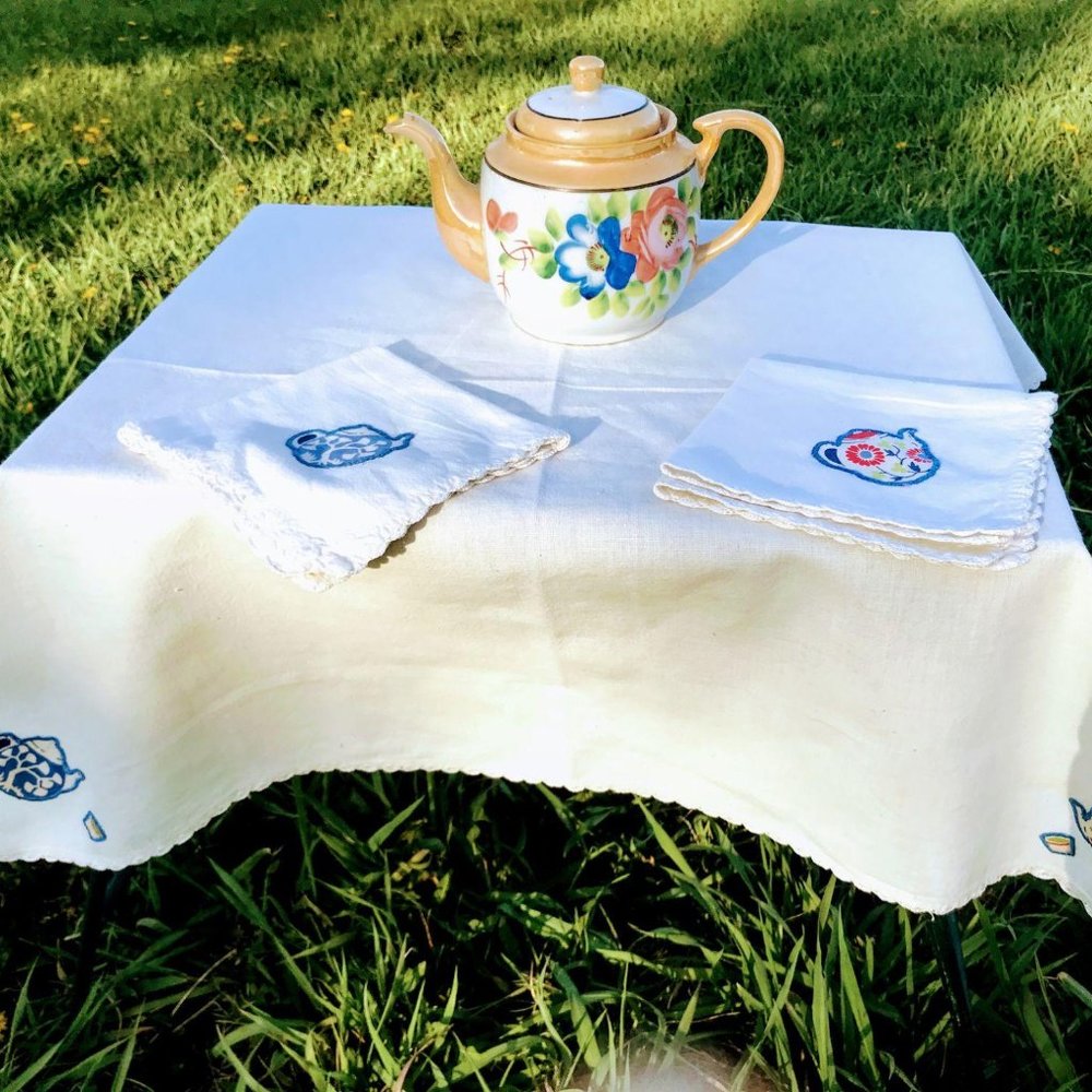 Vintage Tablecloth with Napkins Applique Teapots - Picture 2 of 8